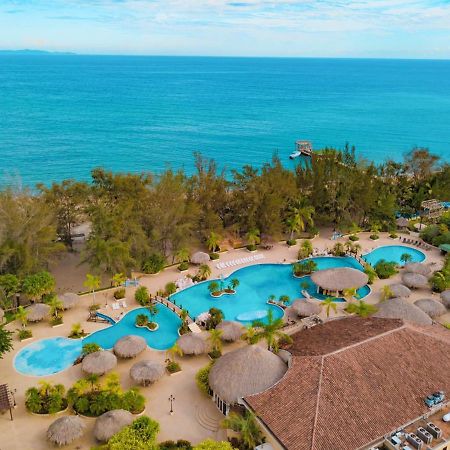 La Ensenada Beach Resort Tela Luaran gambar
