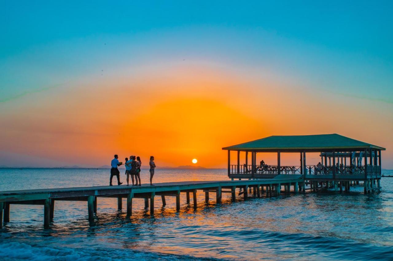 La Ensenada Beach Resort Tela Luaran gambar