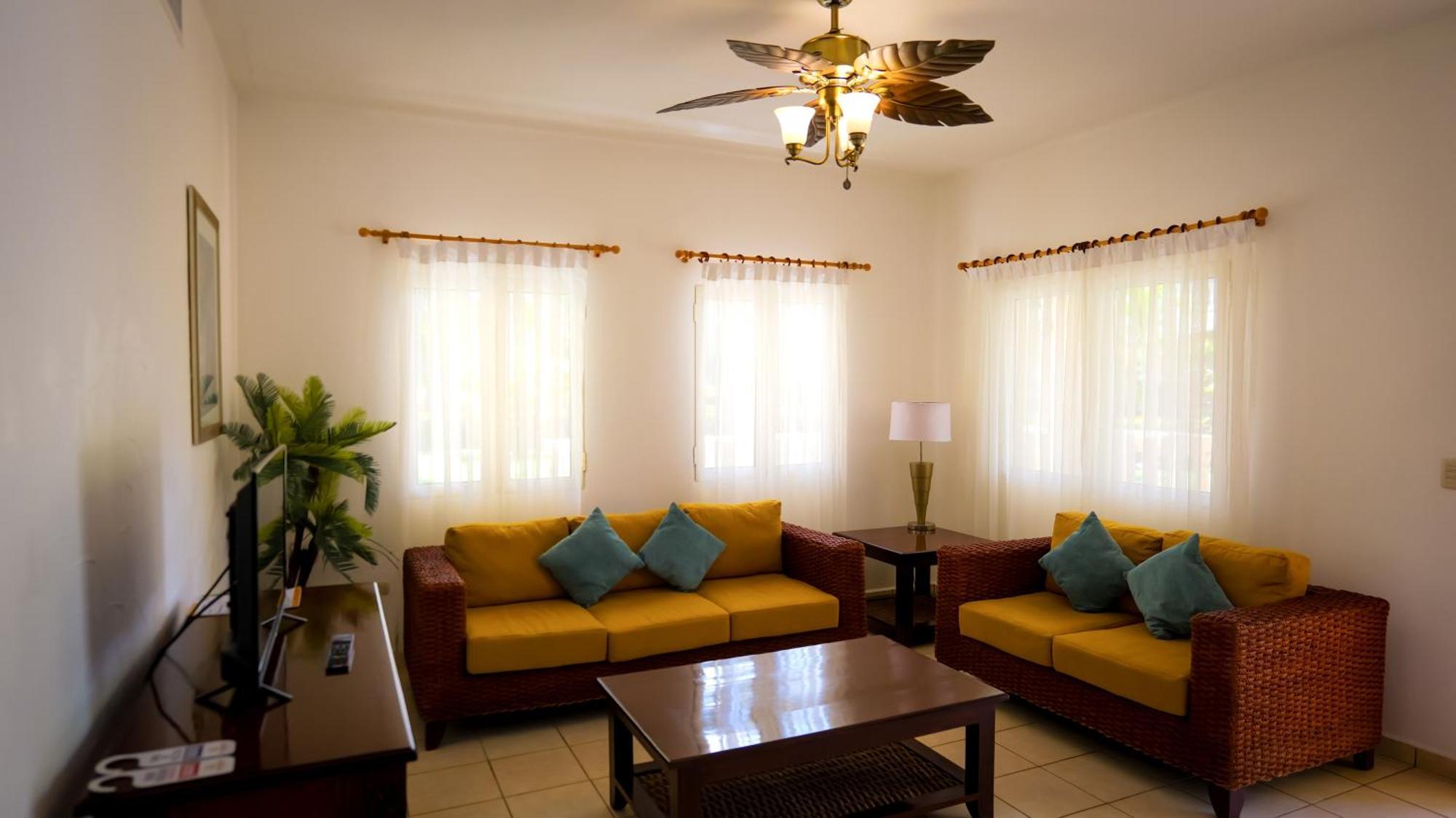 La Ensenada Beach Resort Tela Luaran gambar
