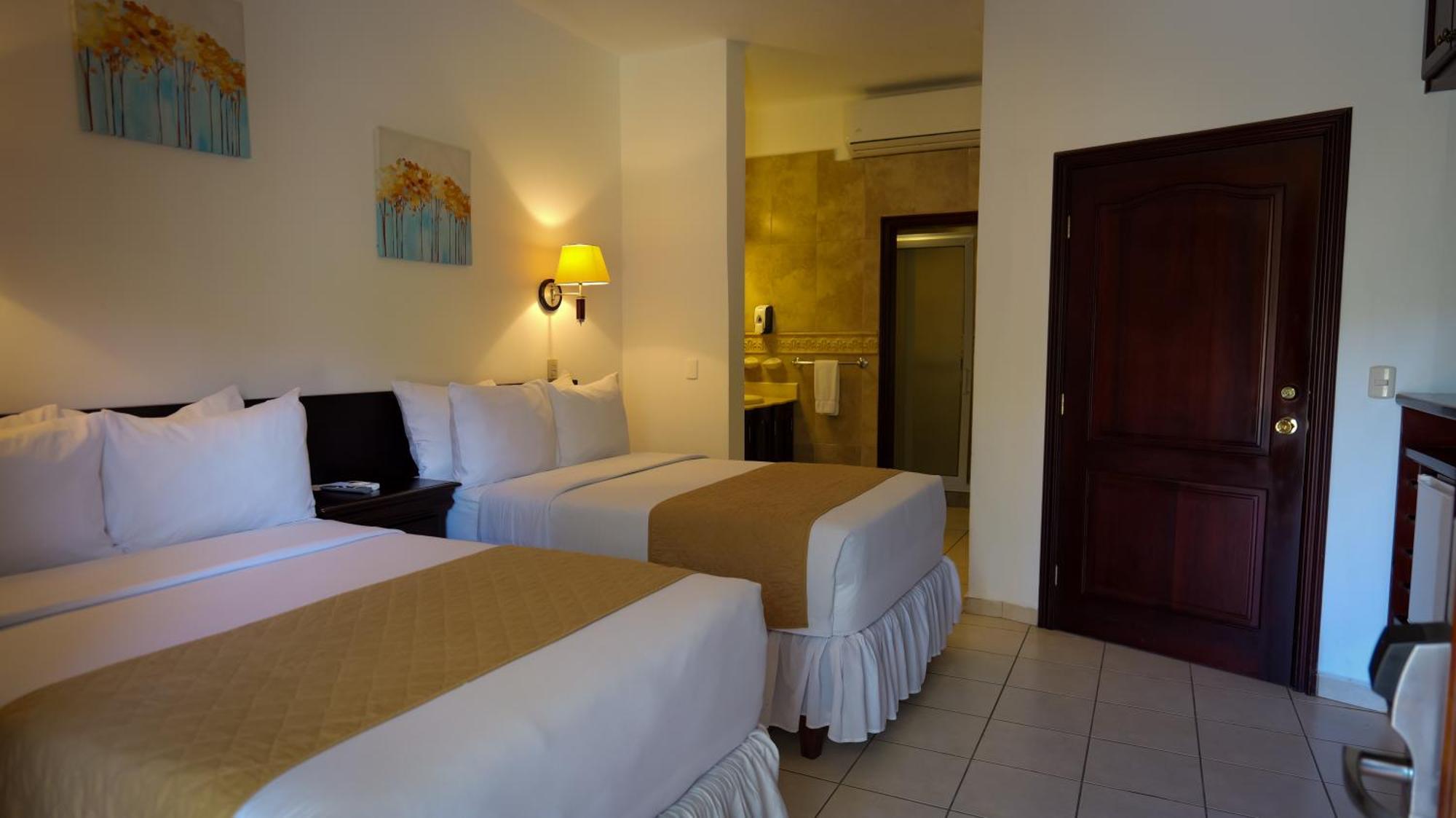 La Ensenada Beach Resort Tela Luaran gambar