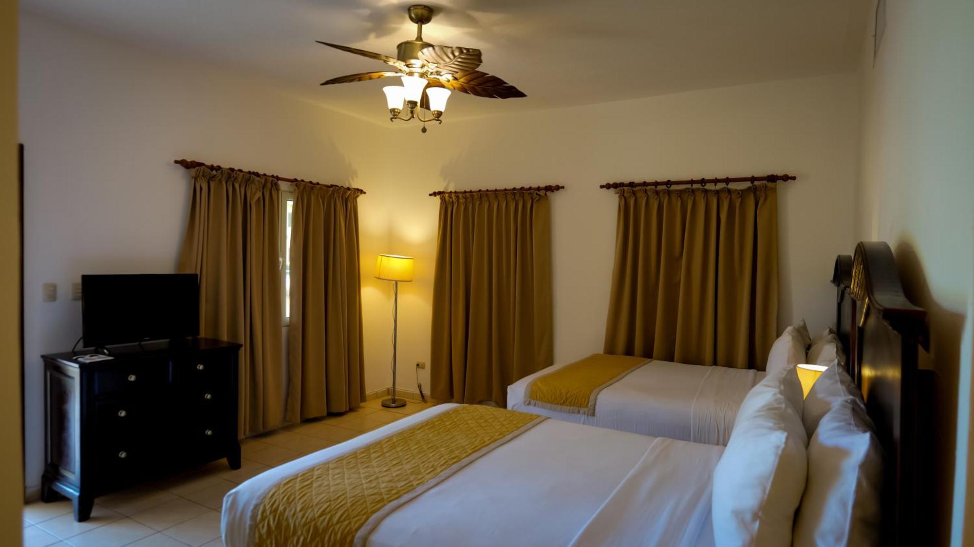 La Ensenada Beach Resort Tela Luaran gambar
