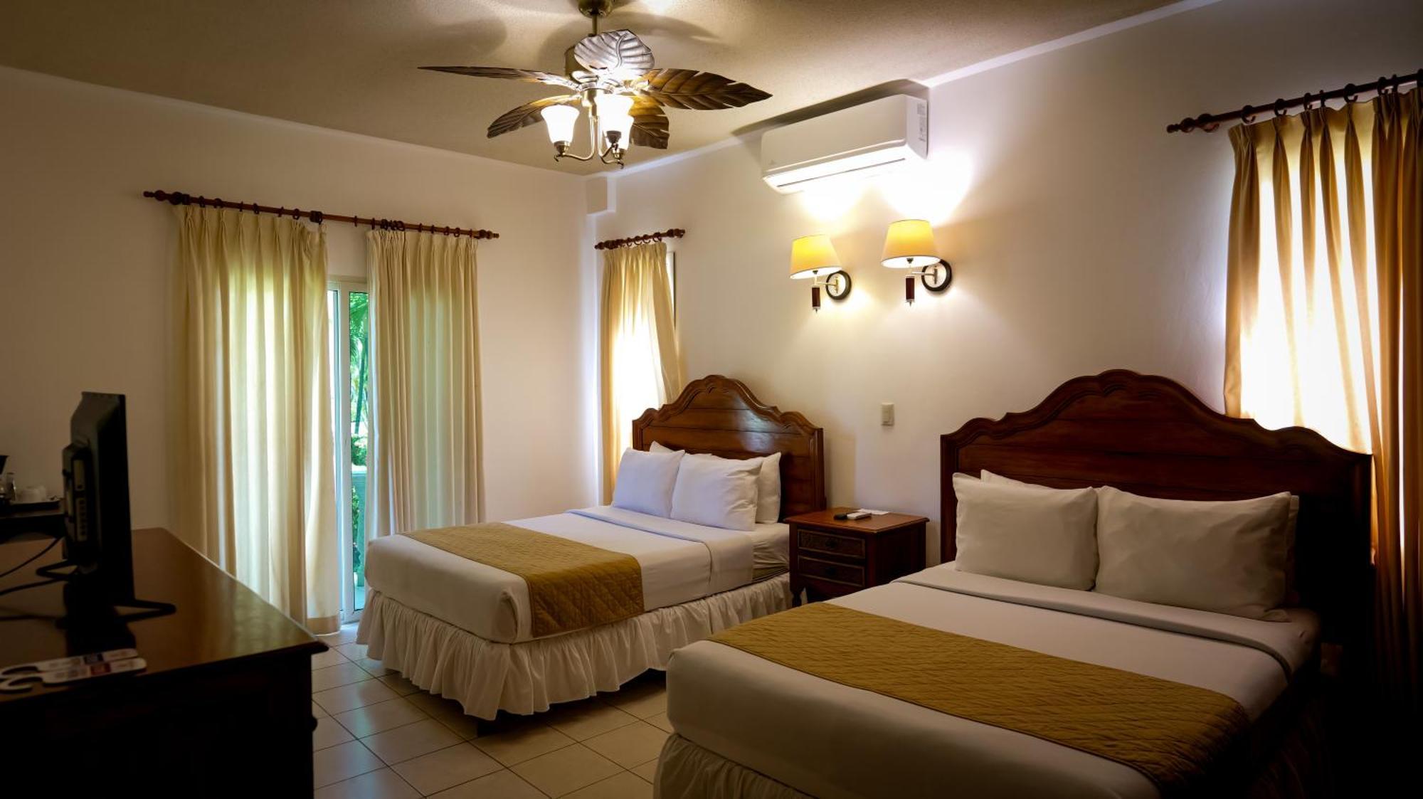 La Ensenada Beach Resort Tela Luaran gambar