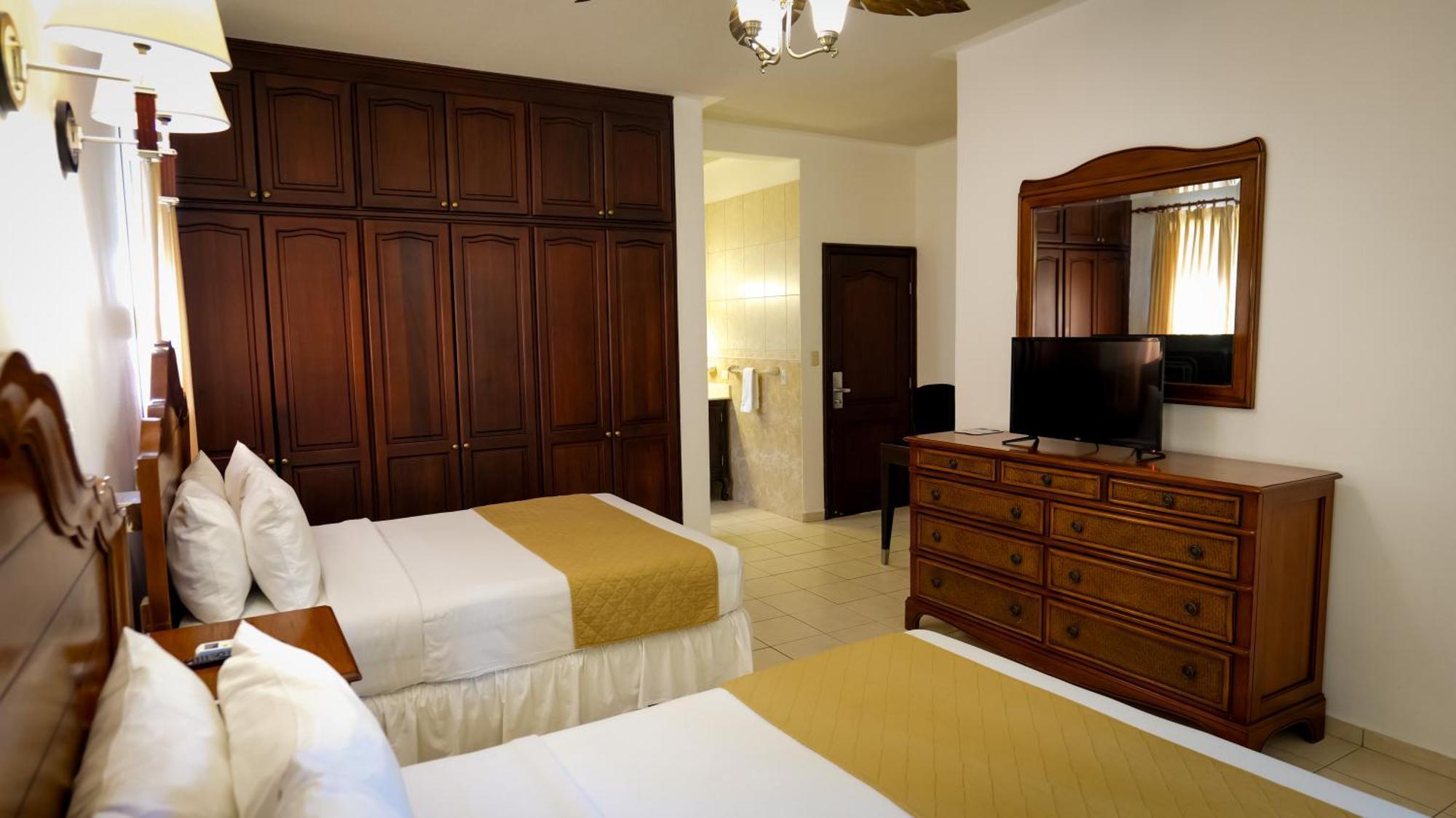 La Ensenada Beach Resort Tela Luaran gambar