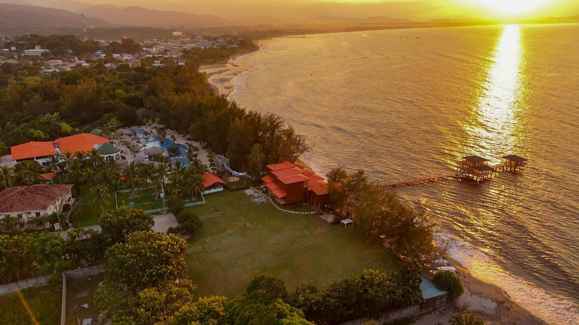 La Ensenada Beach Resort Tela Luaran gambar